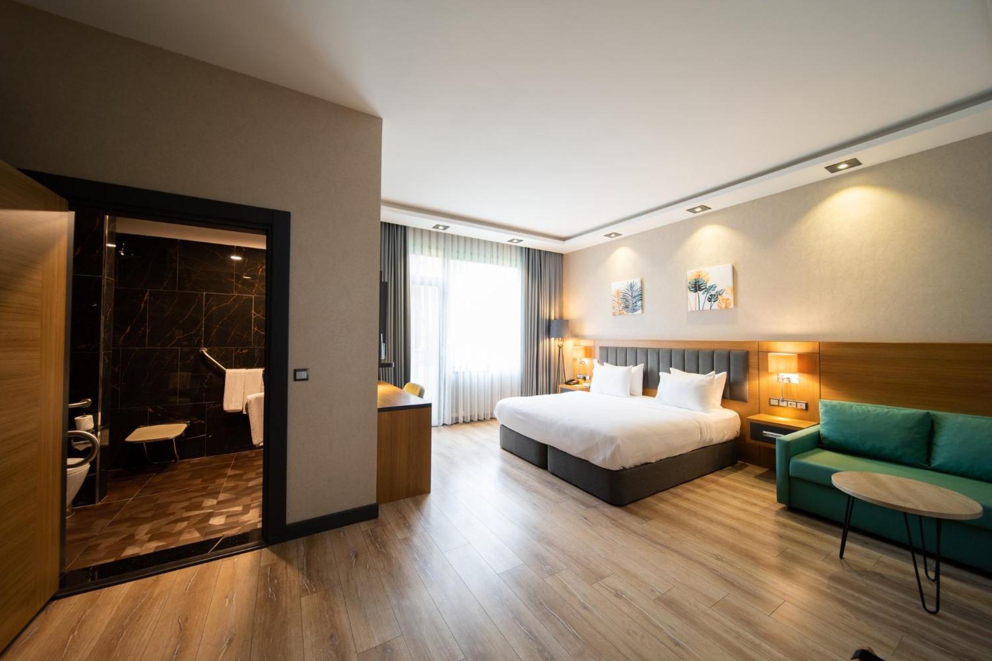 Готель - Trabzon-east By Ihg 4*